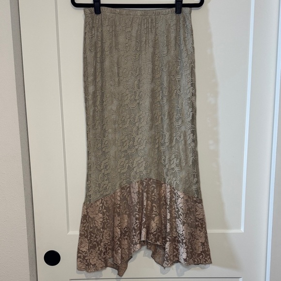 Spencer Alexis Dresses & Skirts - Spencer Alexis Petite Lace Skirt